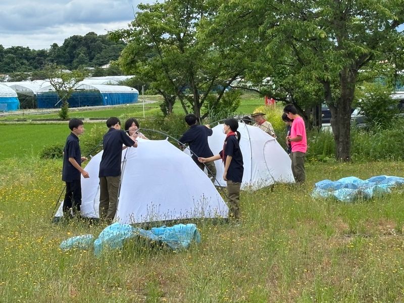 班でテントを張る